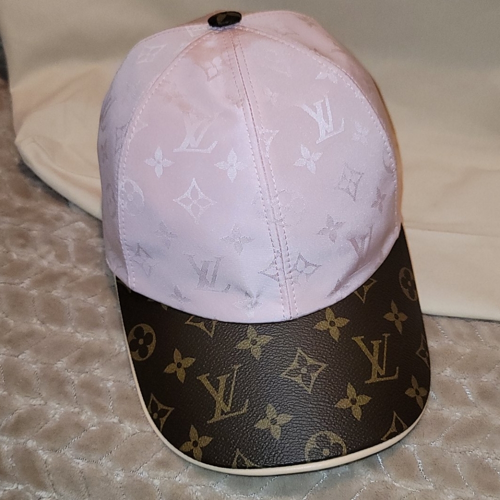 Louis Vuitton Wild at Heart Cap Pink Medium Size - Picture 3 of 16